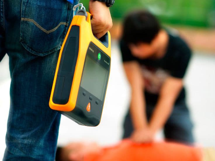 Curso de soporte vital básico y desfibrilación en Vilagarcía