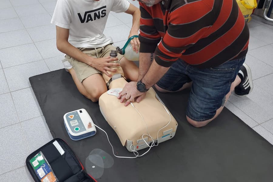 Cursos de soporte vital básico y desfibrilación en Vilagarcía