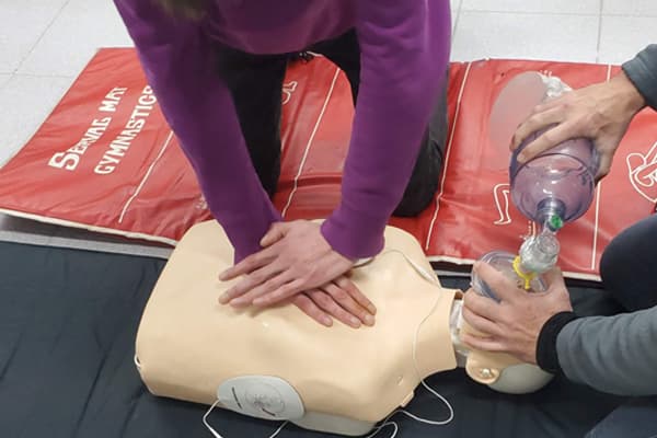Cursos de soporte vital básico y desfibrilación en Vilagarcía