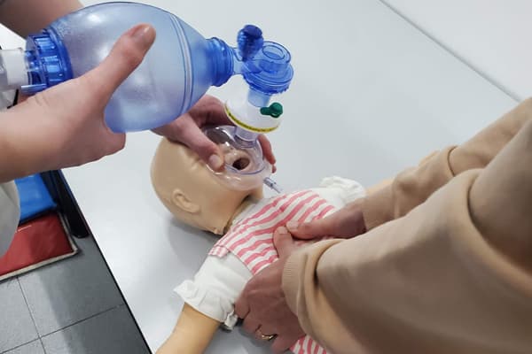 Cursos de soporte vital básico y desfibrilación en Vilagarcía