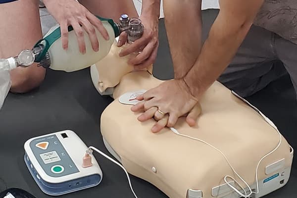 Cursos de soporte vital básico y desfibrilación en Vilagarcía