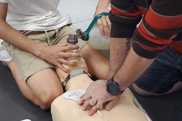 Cursos de soporte vital básico y desfibrilación en Vilagarcía