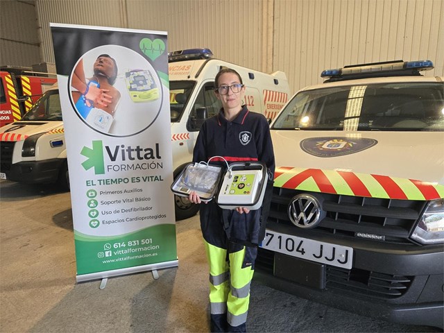 Vittal Formación dota de un nuevo desfibrilador DESA al Servizo de Emerxencias de Cambados en el Día Mundial de la Parada Cardiorrespiratoria